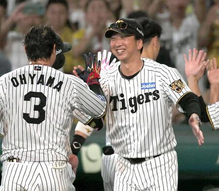 　大山を迎える藤川監督