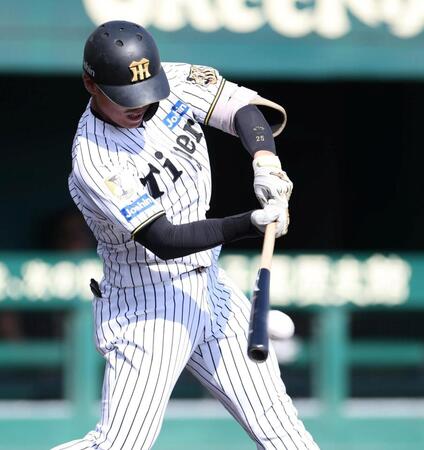 ２回阪神無死一塁、左前打を放つ阪神・谷端将伍＝日鉄鋼板ＳＧＬスタジアム尼崎（撮影・中田匡峻）