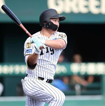 １回阪神２死一塁、右前打を放つ阪神・嶋村麟士朗＝日鉄鋼板ＳＧＬスタジアム尼崎（撮影・中田匡峻）