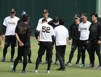２軍に合流した立石（中央）＝撮影・中田匡峻