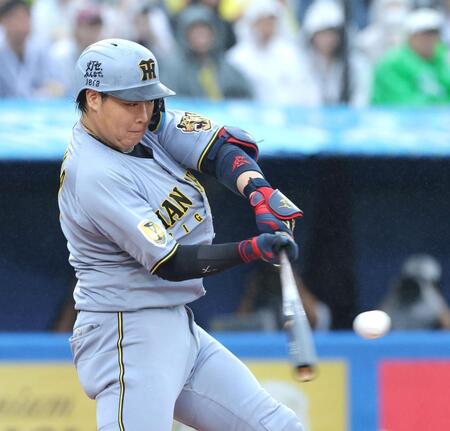 ６回、左前に先制打を放つ大山（撮影・西岡正）