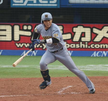７回、左前に２点適時打を放つ代打・木浪（撮影・金田祐二）