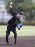 キャッチボールをする今朝丸（撮影・中田匡峻）