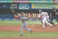 １回、山田を二ゴロにしとめる高橋（撮影・金田祐二）