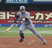 ７回、左前に２点適時打を放つ代打・木浪（撮影・金田祐二）
