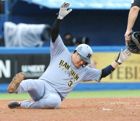 　６回、伏見の二塁打で生還する大山（撮影・西岡正）