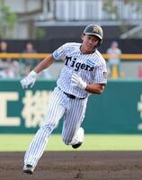 ６回、浜田の適時二塁打で二塁を回る一走・立石（撮影・立川洋一郎）