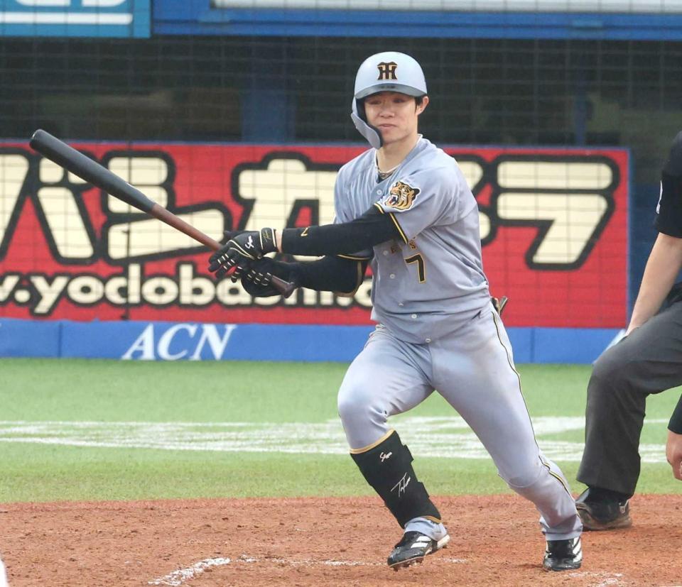 　７回、適時打を放つ中野（撮影・金田祐二）