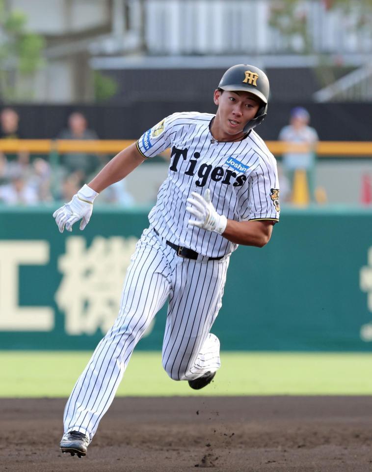 ６回、浜田の適時二塁打で二塁を回る一走・立石（撮影・立川洋一郎）