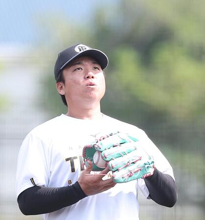 登板に備えて調整する村上（撮影・西田忠信）