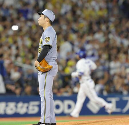 ８回、宮崎に左越えに逆転２ランを打たれた石井（撮影・吉澤敬太）