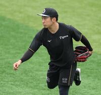 調整する石井（撮影・金田祐二）
