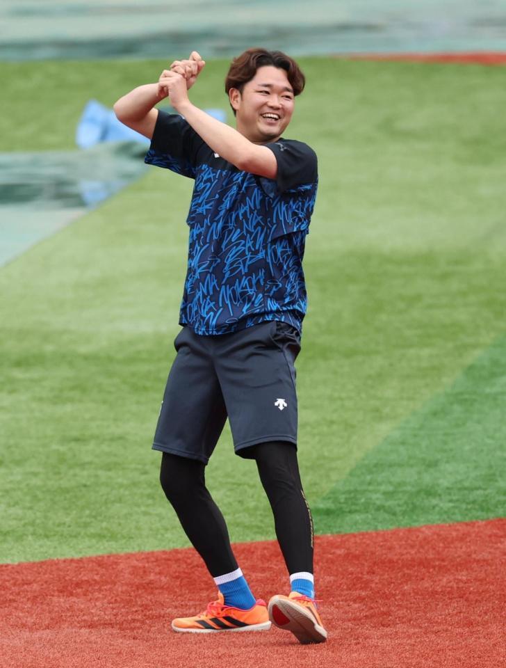 森下に前日の死球を謝罪も、笑顔で中大の先輩をイジる？石田裕（撮影・金田祐二）