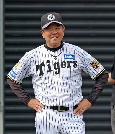 笑顔を見せる平田２軍監督（撮影・立川洋一郎）