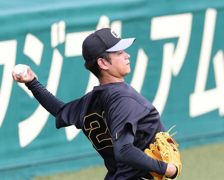 キャッチボールで調整する高橋（撮影・西田忠信）