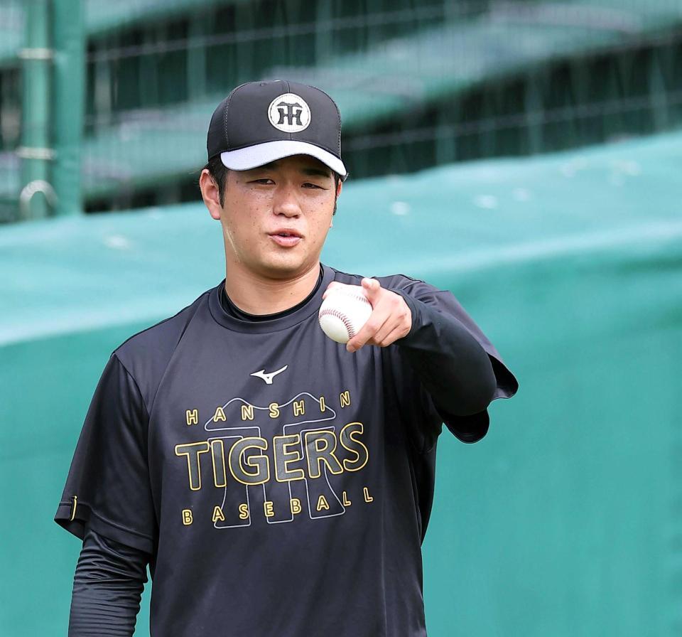 　キャッチボールで調整する高橋（撮影・西田忠信）