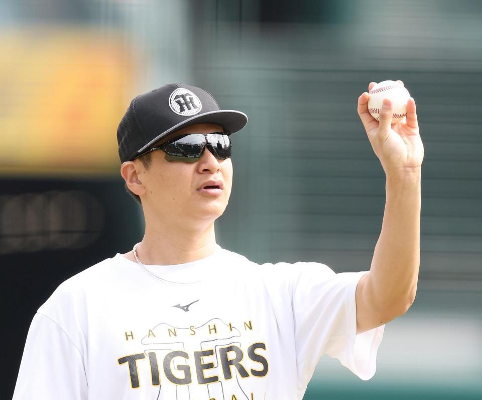 キャッチボールをする大竹（撮影・西田忠信）