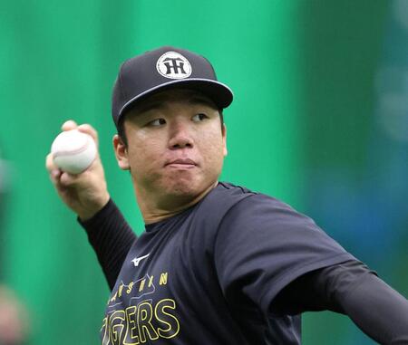 キャッチボールで調整する村上（撮影・西田忠信）