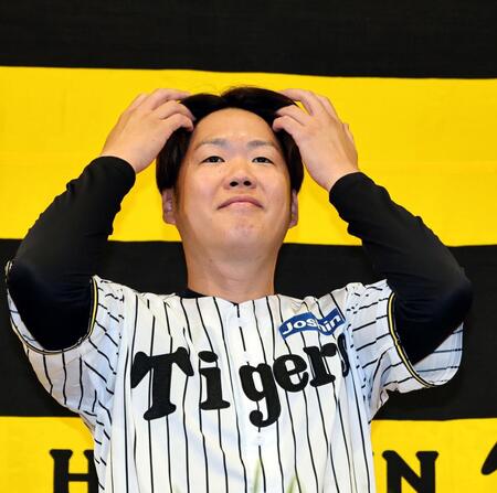 スッキリした表情で会見する西勇（撮影・田中太一）