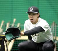 キャッチボールする工藤（撮影・山口登）