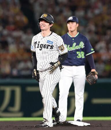 １回、左前打を放ち二塁を狙うもアウトになった中野（撮影・西田忠信）
