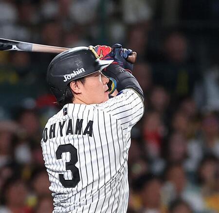 ２回、先制ソロを放つ大山（撮影・西田忠信）