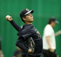 キャッチボールする高橋（撮影・西田忠信）