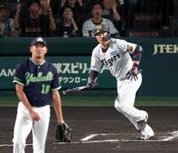 ２回、中越えに先制ソロを放つ大山（撮影・山口登）