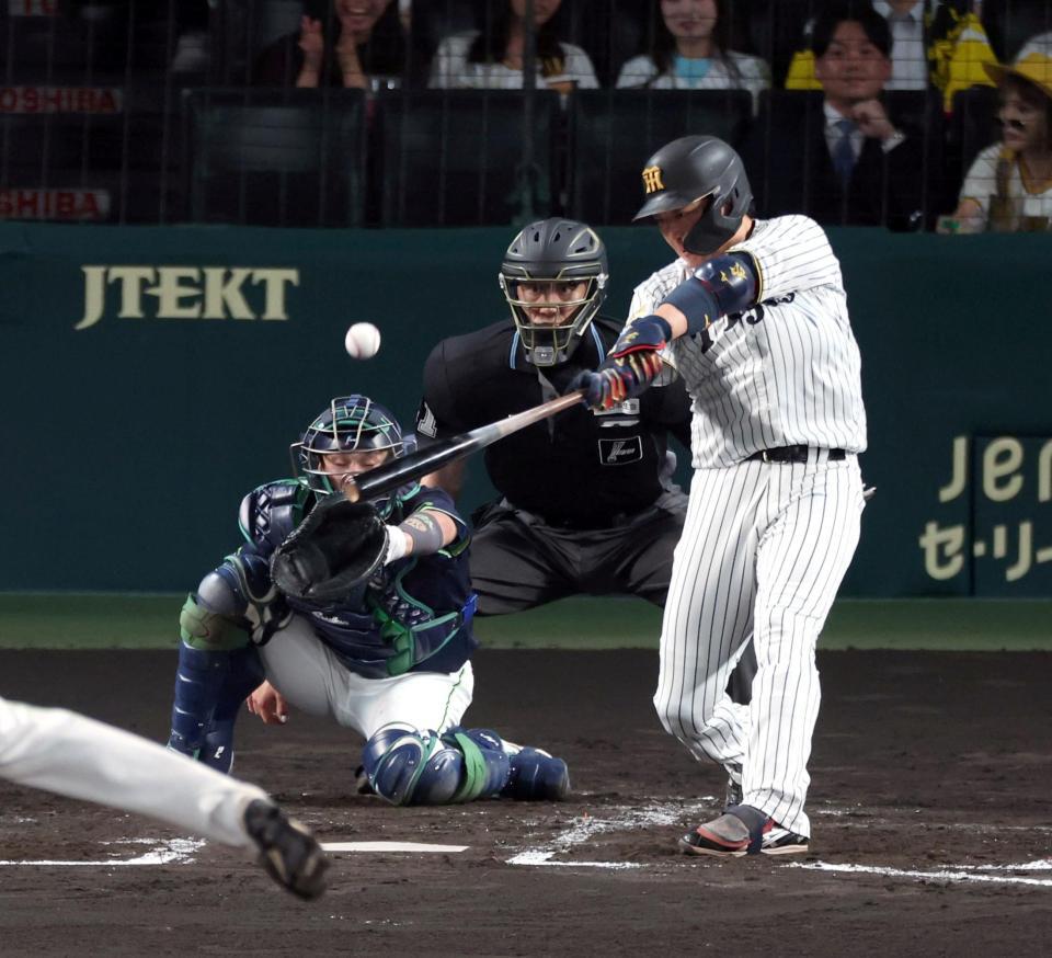 ２回、中越えに先制ソロを放つ大山（撮影・山口登）