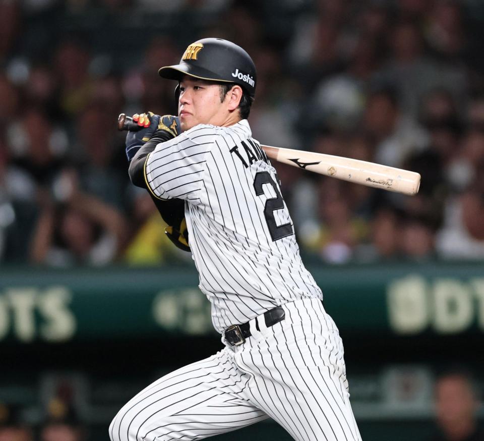 ７回、適時打を放つ高橋（撮影・田中太一）
