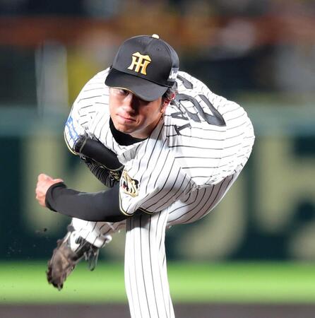 　ヤクルト打線を相手に力投する高橋（撮影・立川洋一郎）