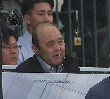 甲子園で解説を務める岡田彰布オーナー付顧問（撮影・西田忠信）