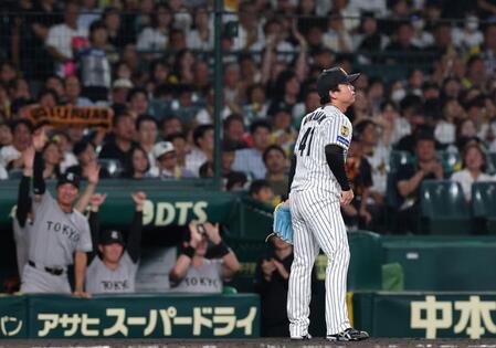 ４回巨人無死一、二塁、巨人・吉川尚輝に先制打を許した阪神・村上頌樹＝甲子園（撮影・西田忠信）