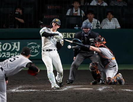 １１回、空振り三振に倒れる高寺（撮影・山口登）