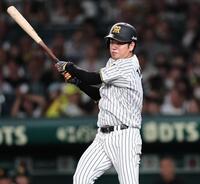 ７回、適時打を放つ高橋（撮影・田中太一）