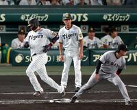１回、併殺に倒れる大山（撮影・山口登）
