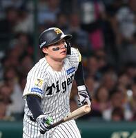 ３回、右前打を放つ森下（撮影・西田忠信）