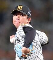 巨人打線を相手に力投する村上（撮影・立川洋一郎）