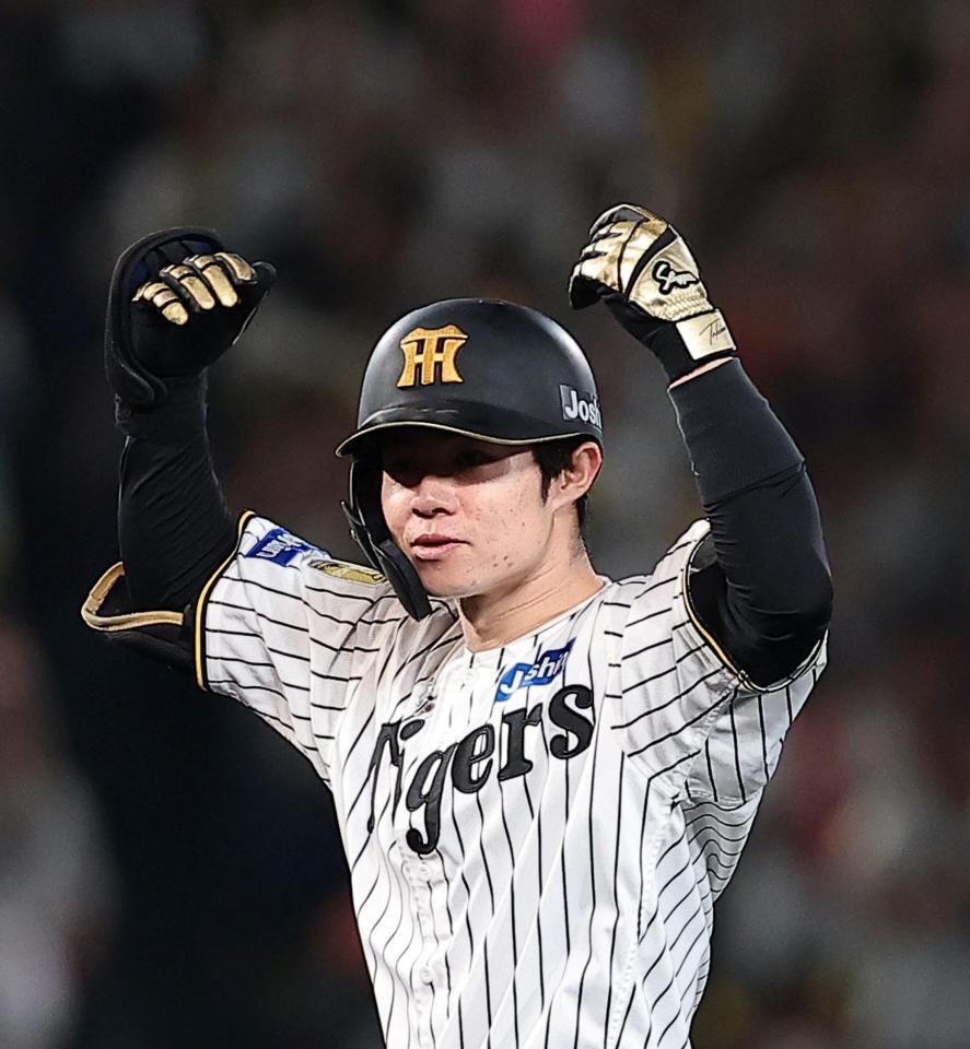 ９回、二塁打を放ちナインを鼓舞する中野（撮影・西田忠信）