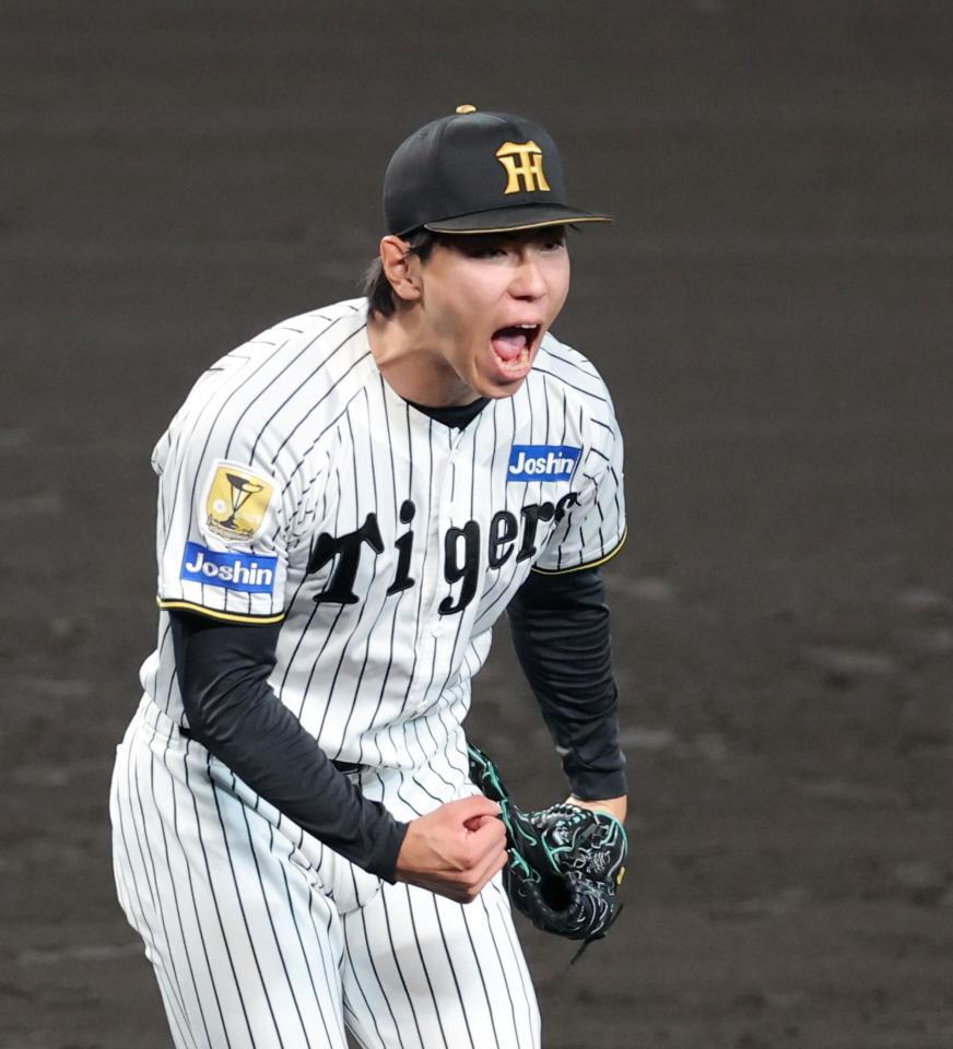 １０回、門脇から空振り三振を奪ってほえる工藤（撮影・立川洋一郎）