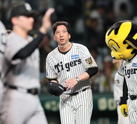 巨人との最終戦を引き分けた藤川監督（撮影・田中太一）