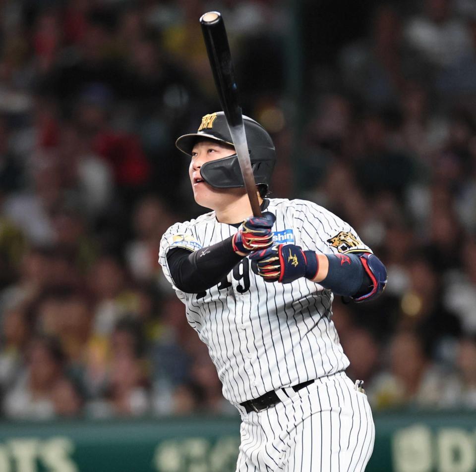 　６回、ソロを放つ大山（撮影・田中太一）