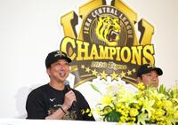 笑顔を交え会見する藤川監督（撮影・立川洋一郎）