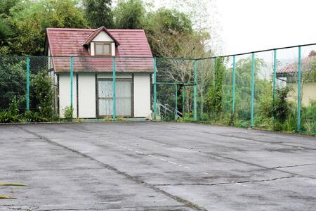 佐藤輝の野球のルーツでもある、祖父母の実家のテニスコート