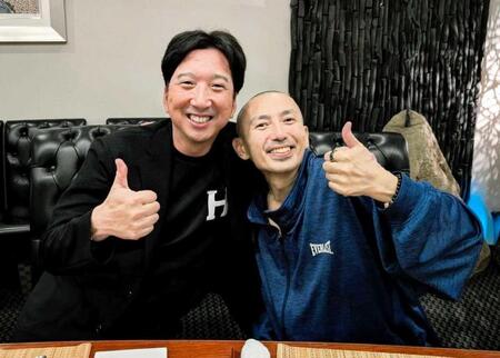 藤川監督（左）と松下さん２人が最後に食事をしたあと＝５月１９日