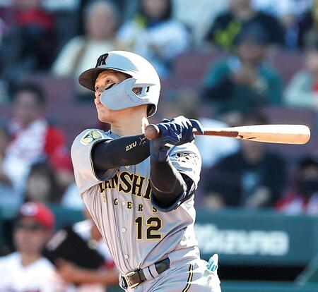 　３回、同点ソロを放つ坂本（撮影・西田忠信）