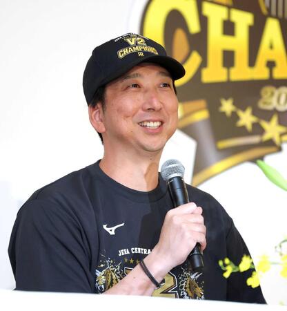 　笑顔を交え会見する藤川監督（撮影・立川洋一郎）