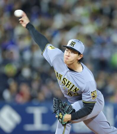 １１回に登板し力投する工藤（撮影・西岡正）