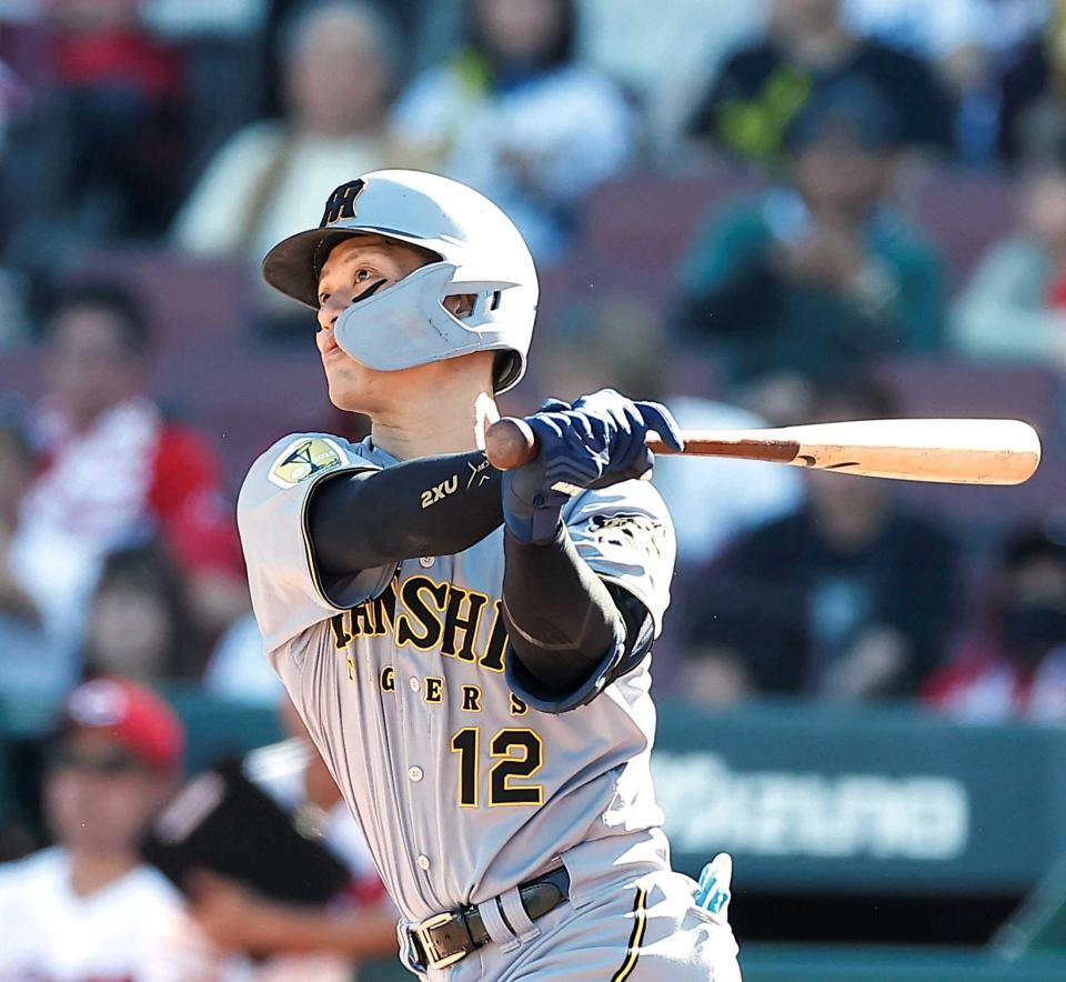 　３回、同点ソロを放つ坂本（撮影・西田忠信）