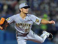 先発し、投げ込む伊藤将（撮影・田中太一）